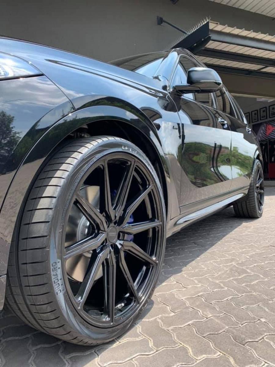 Колеса BMW X7 M50d by RACE! (G07) 2019 года  (фото 2 из 12)